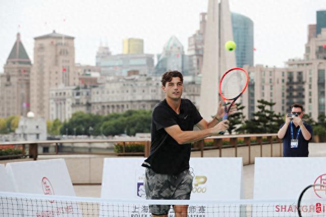 依旧展现出 依旧展现出