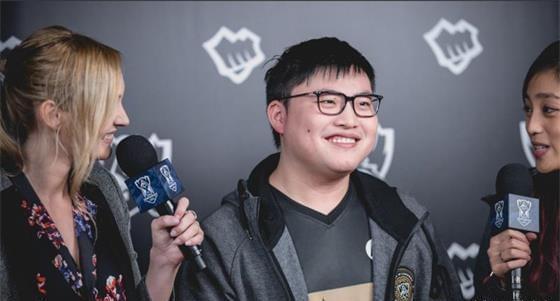 当他迎着对